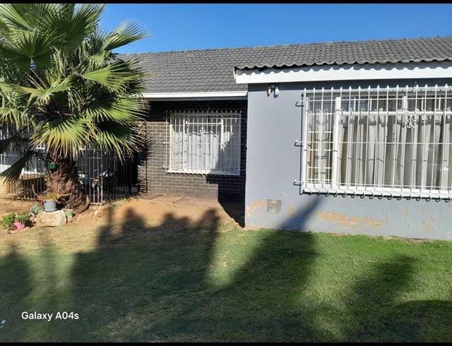 3 BEDROOM HOUSE FOR SALE IN WOODMERE